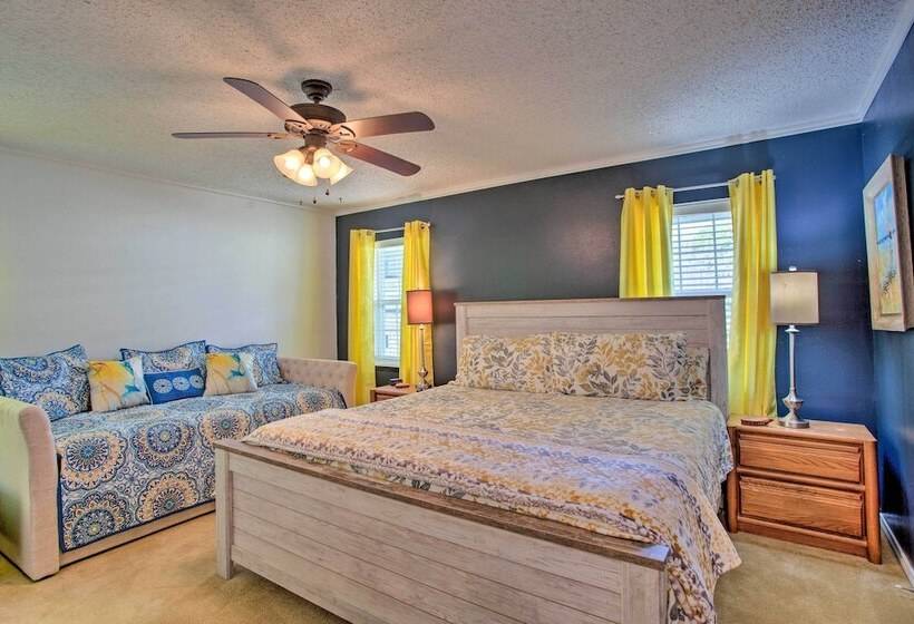 Walk To Lake Texoma: Family Friendly Retreat!