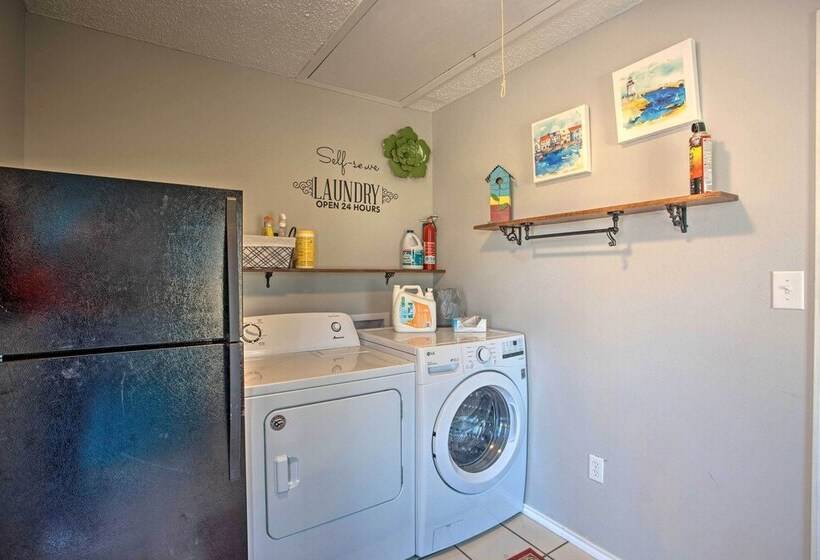 Walk To Lake Texoma: Family Friendly Retreat!