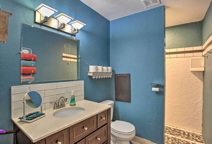 Walk To Lake Texoma: Family Friendly Retreat!