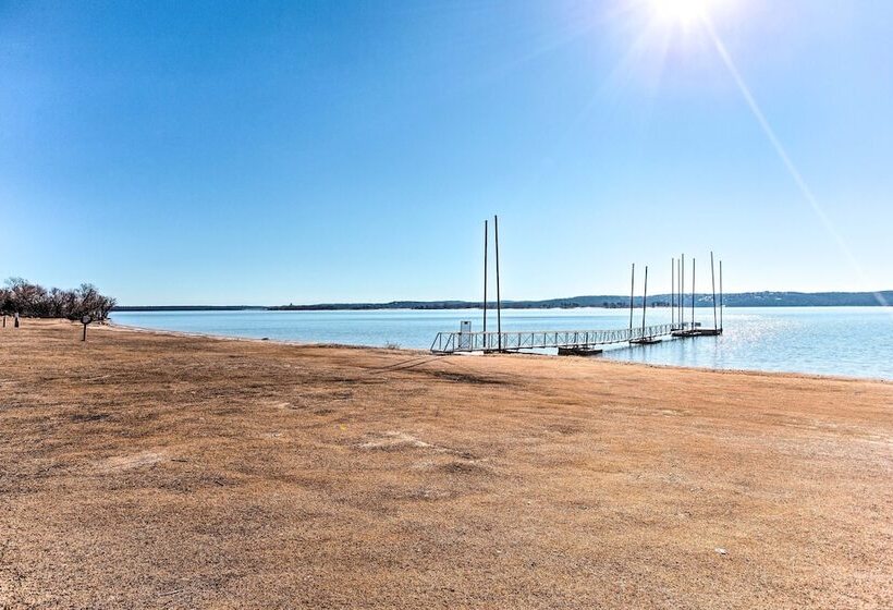 Walk To Lake Texoma: Family Friendly Retreat!