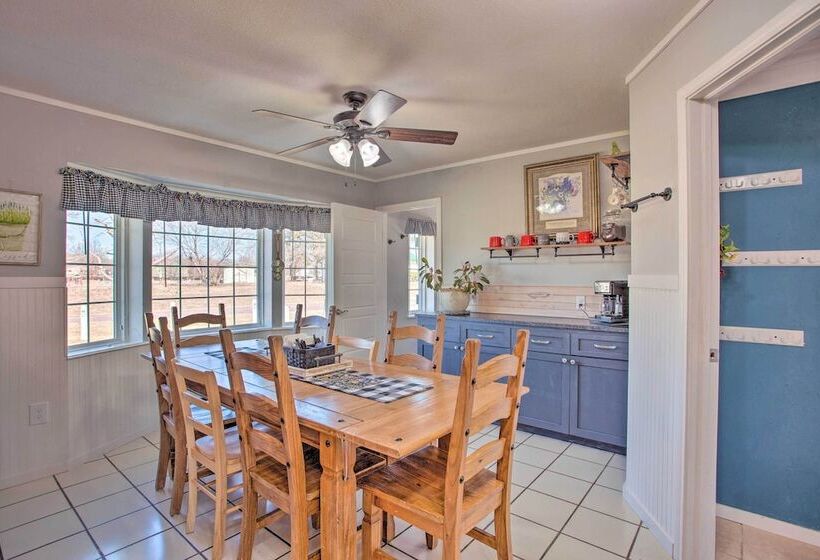 Walk To Lake Texoma: Family Friendly Retreat!