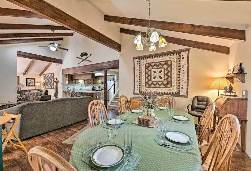 Spacious Cabin W/ Deck: 7 Mi To Show Low!