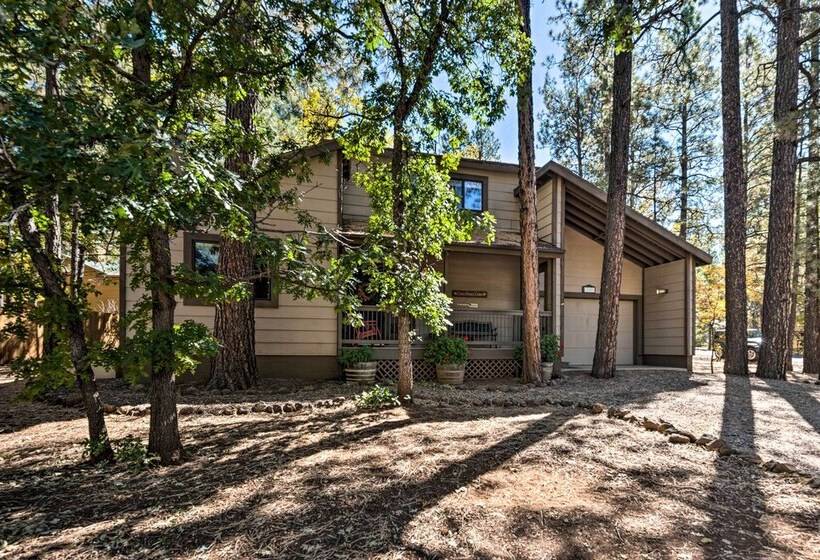 Spacious Cabin W/ Deck: 7 Mi To Show Low!