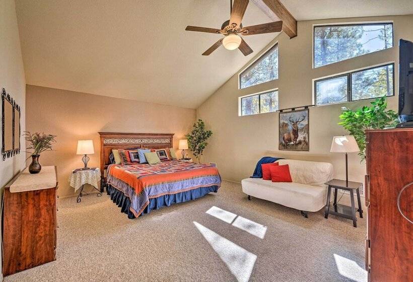 Spacious Cabin W/ Deck: 7 Mi To Show Low!