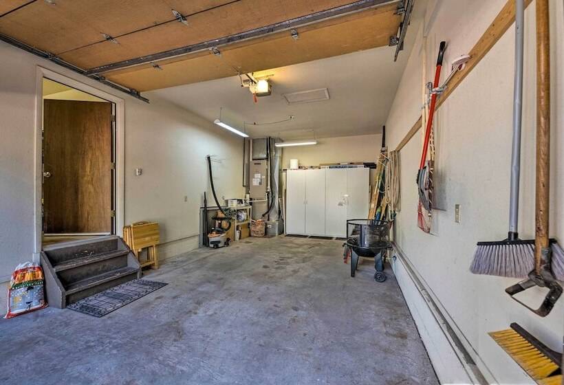 Spacious Cabin W/ Deck: 7 Mi To Show Low!