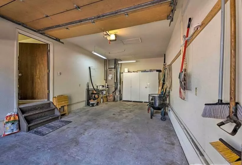 Spacious Cabin W/ Deck: 7 Mi To Show Low!