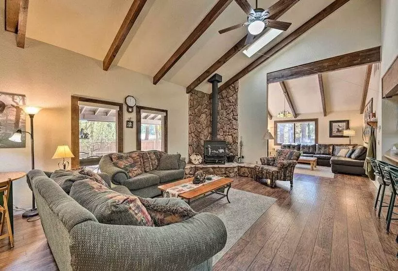 Spacious Cabin W/ Deck: 7 Mi To Show Low!