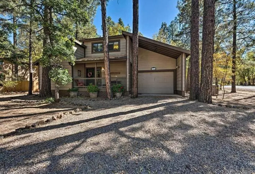 Spacious Cabin W/ Deck: 7 Mi To Show Low!