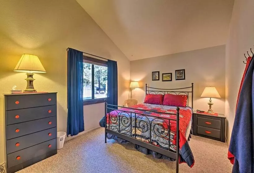 Spacious Cabin W/ Deck: 7 Mi To Show Low!