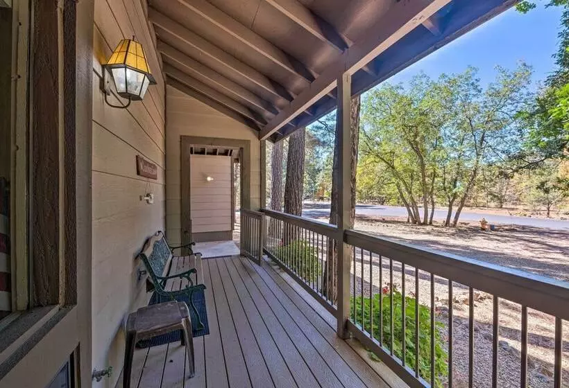 Spacious Cabin W/ Deck: 7 Mi To Show Low!