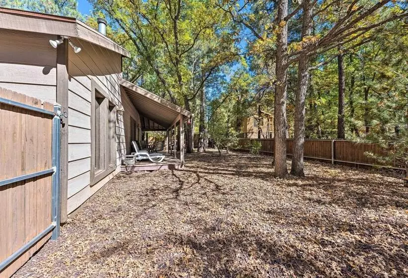 Spacious Cabin W/ Deck: 7 Mi To Show Low!