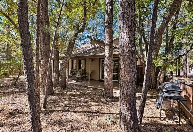 Spacious Cabin W/ Deck: 7 Mi To Show Low!