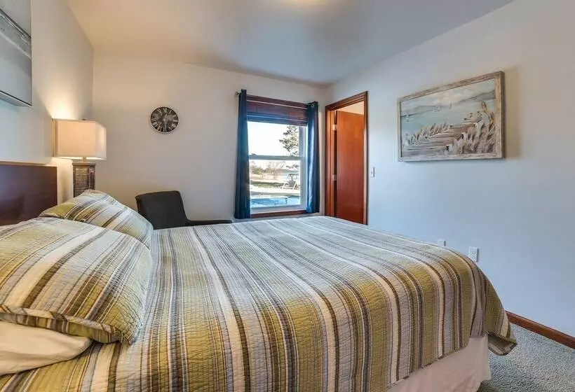 St. Ignace Cottage W/ Deck & Beach On Lake Huron!