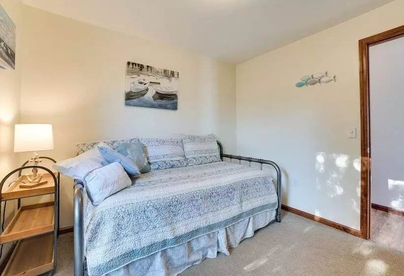 St. Ignace Cottage W/ Deck & Beach On Lake Huron!