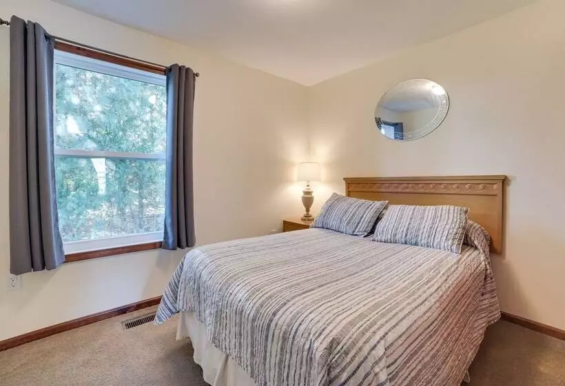 St. Ignace Cottage W/ Deck & Beach On Lake Huron!