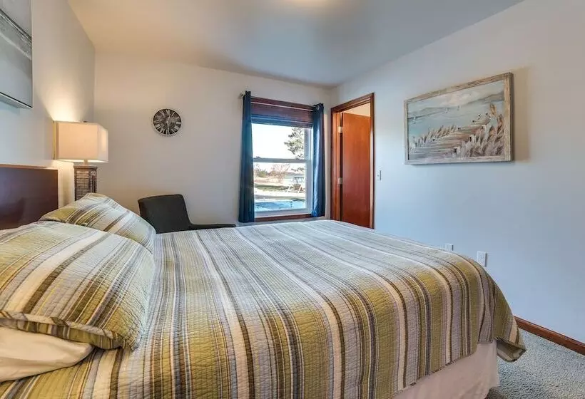 St. Ignace Cottage W/ Deck & Beach On Lake Huron!