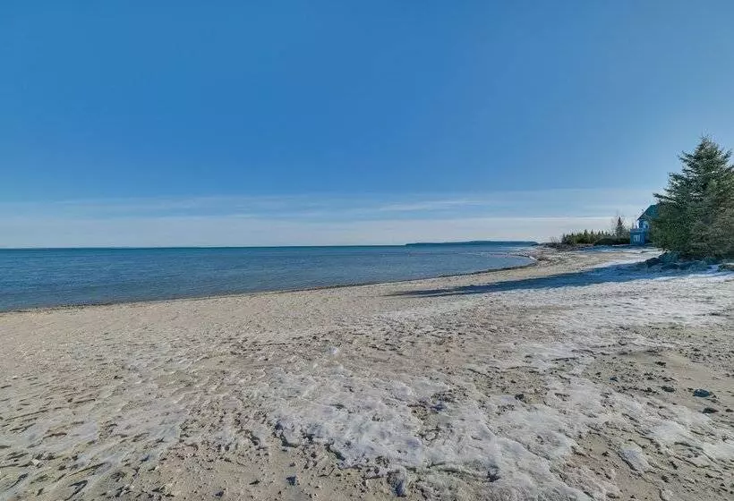 St. Ignace Cottage W/ Deck & Beach On Lake Huron!