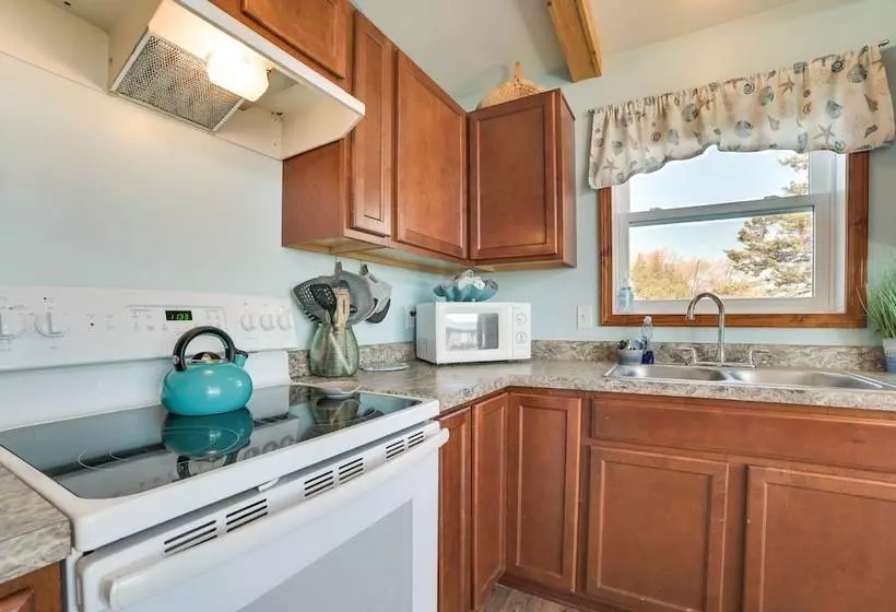 St. Ignace Cottage W/ Deck & Beach On Lake Huron!