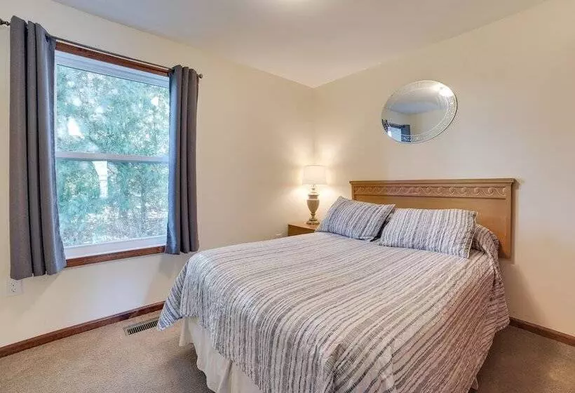 St. Ignace Cottage W/ Deck & Beach On Lake Huron!