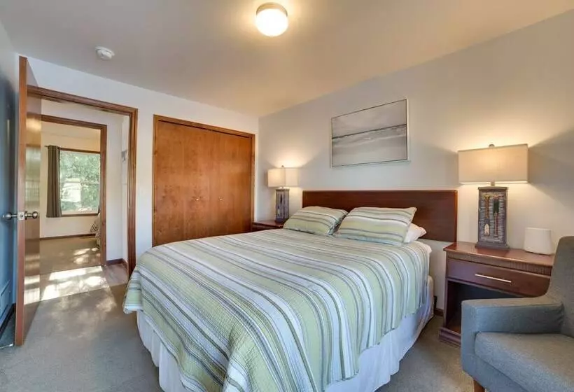 St. Ignace Cottage W/ Deck & Beach On Lake Huron!