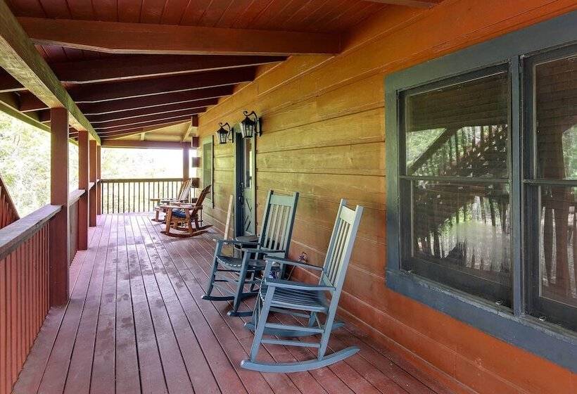 Star Lite  Cabin: Hot Tub, Deck & Pool Table