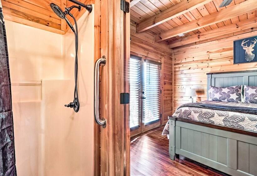 Star Lite  Cabin: Hot Tub, Deck & Pool Table