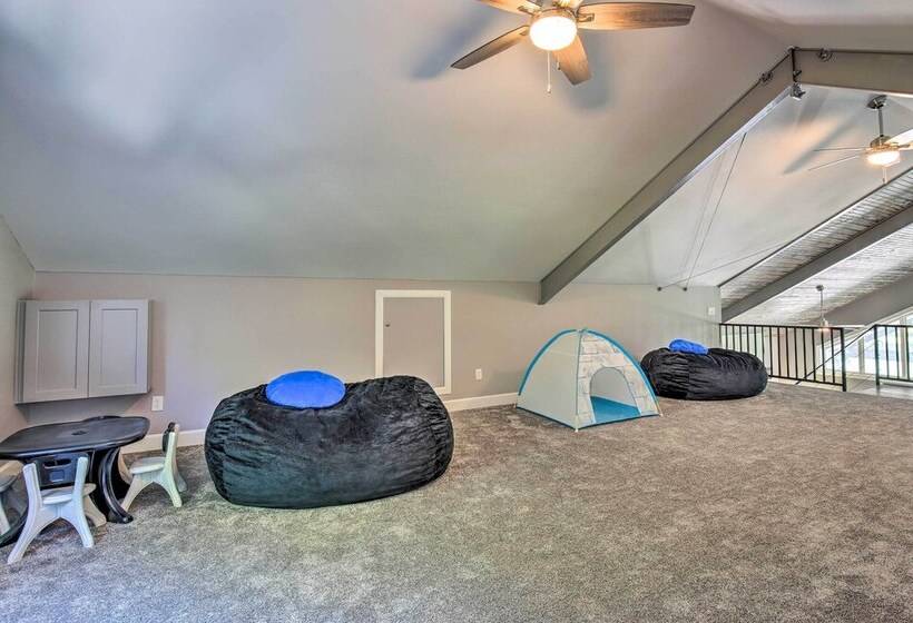 Outdoor Entertainment Space: Home In Mcqueeney