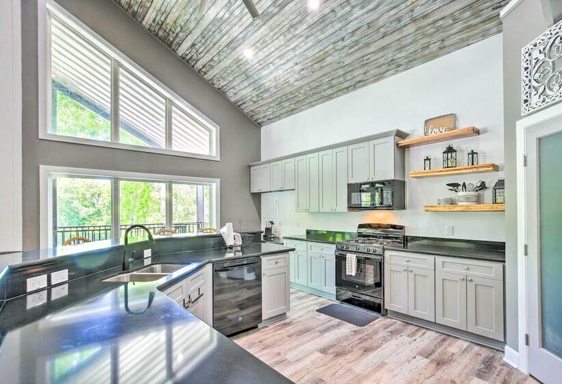 Outdoor Entertainment Space: Home In Mcqueeney