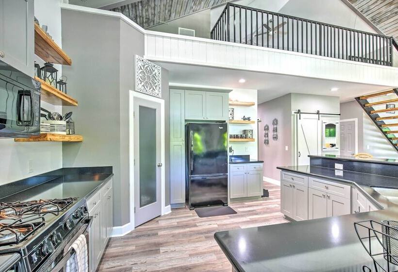 Outdoor Entertainment Space: Home In Mcqueeney