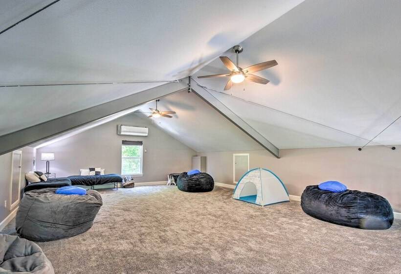 Outdoor Entertainment Space: Home In Mcqueeney