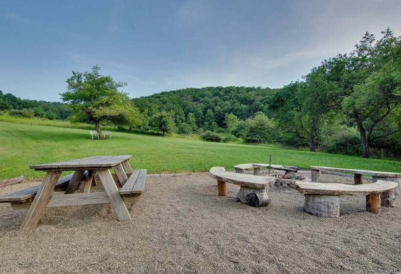 The Olde Homestead W/ Fire Pit & Mountain Views!