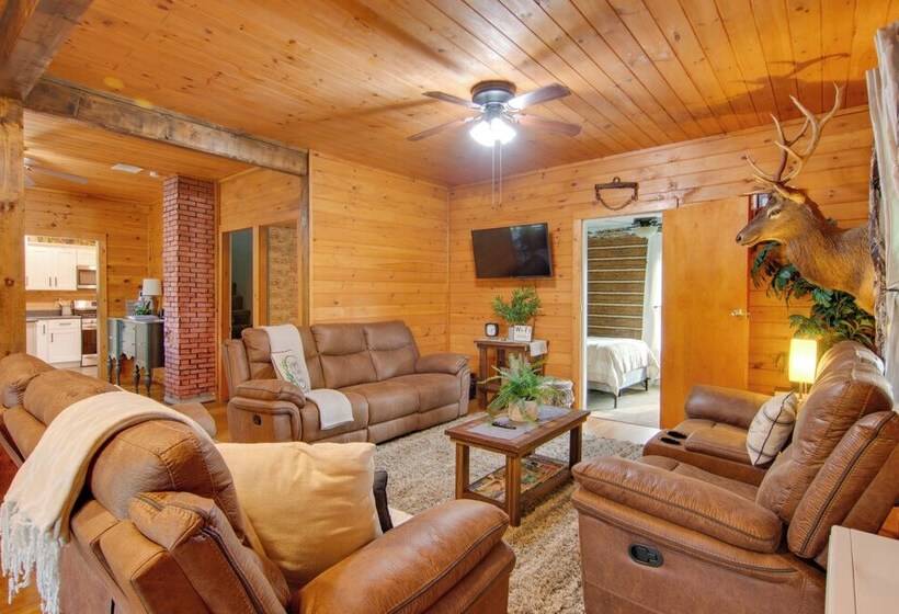 The Olde Homestead W/ Fire Pit & Mountain Views!