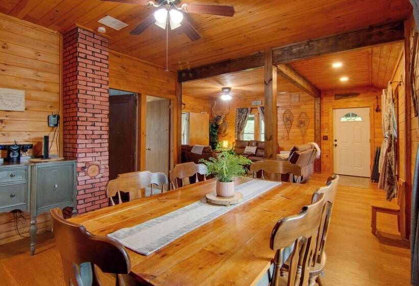 The Olde Homestead W/ Fire Pit & Mountain Views!