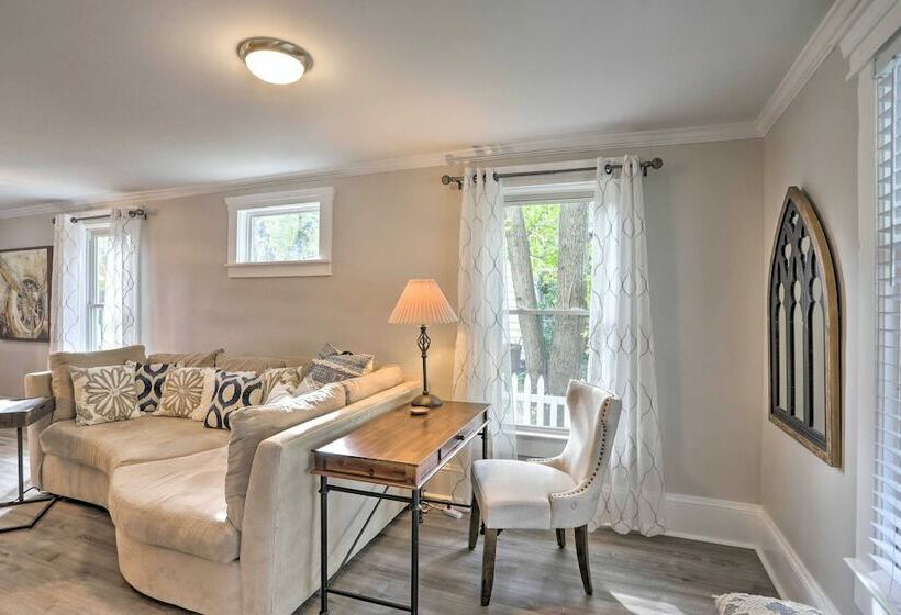 Pet Friendly Home   1/2 Mi To Downtown Willoughby!