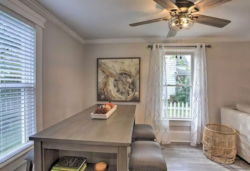 Pet Friendly Home   1/2 Mi To Downtown Willoughby!