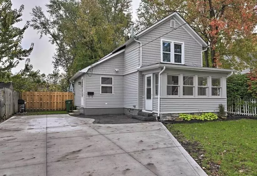 Pet Friendly Home   1/2 Mi To Downtown Willoughby!