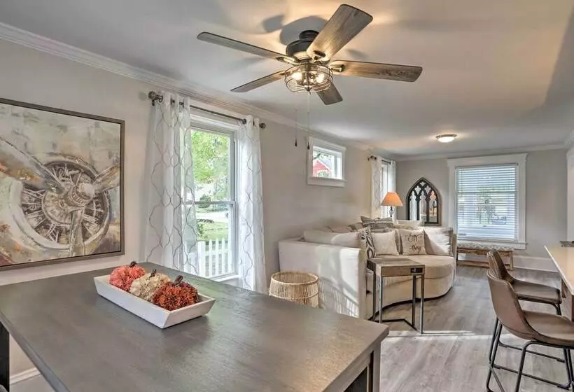 Pet Friendly Home   1/2 Mi To Downtown Willoughby!