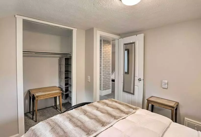 Pet Friendly Home   1/2 Mi To Downtown Willoughby!