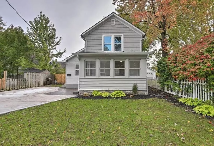 Pet Friendly Home   1/2 Mi To Downtown Willoughby!