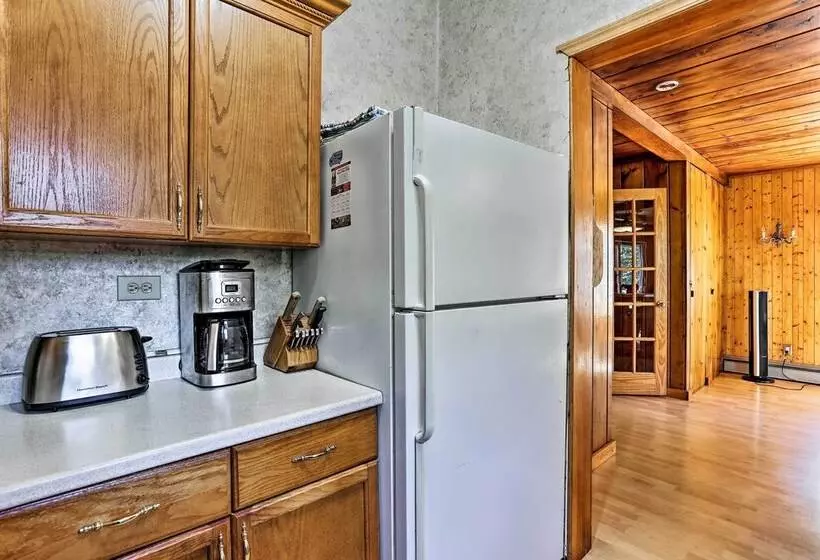 Wawayanda House On 62 Acres   Multiple Fireplaces!