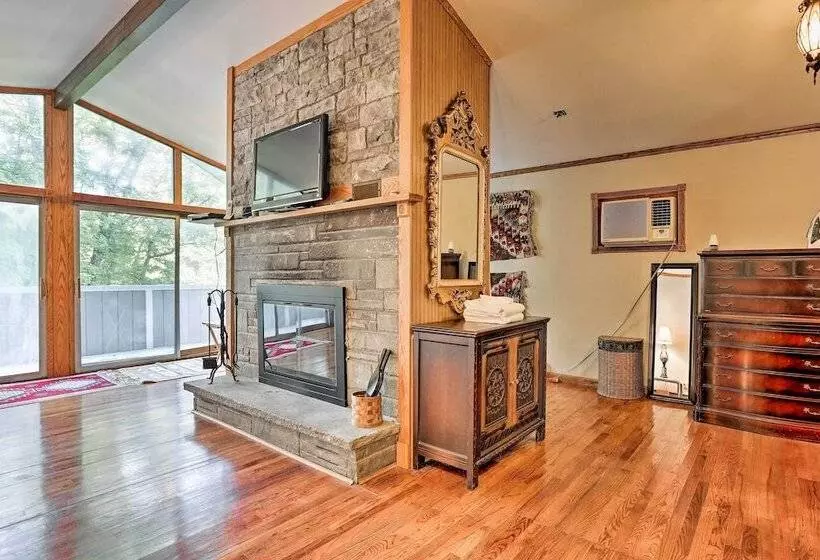 Wawayanda House On 62 Acres   Multiple Fireplaces!