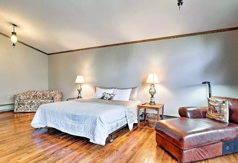 Wawayanda House On 62 Acres   Multiple Fireplaces!