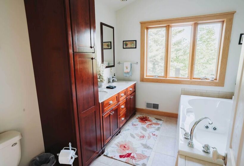 Finger Lakes Home W/ Private Pool & Lake Views!