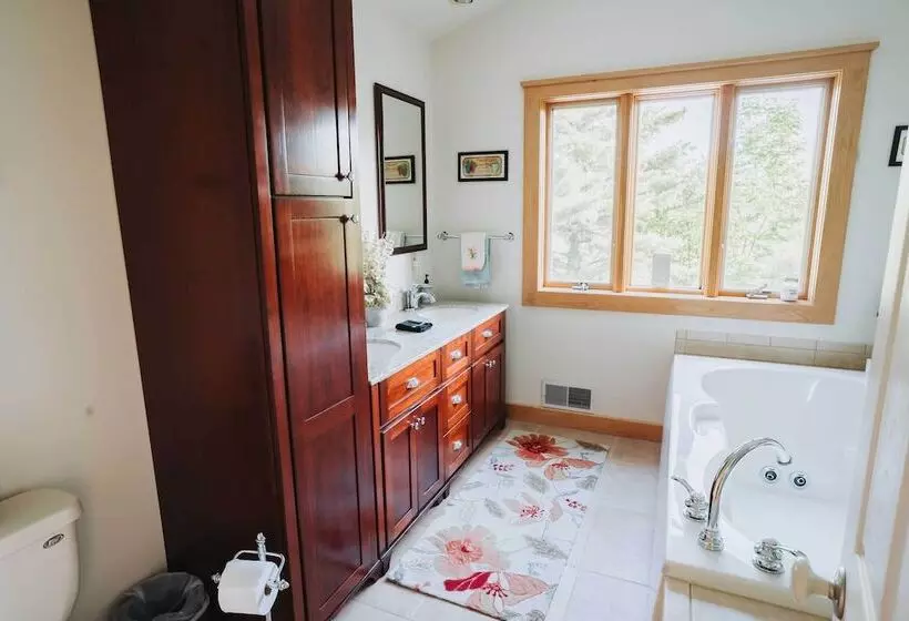 Finger Lakes Home W/ Private Pool & Lake Views!