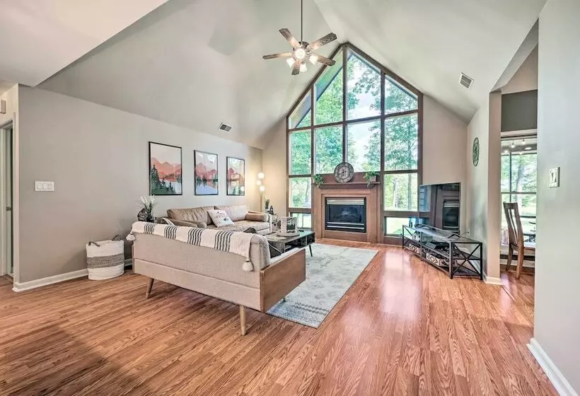 Chic Hedgesville Cabin W/ Golf Course Views!