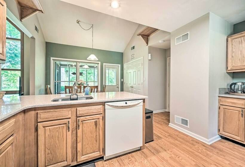 Chic Hedgesville Cabin W/ Golf Course Views!