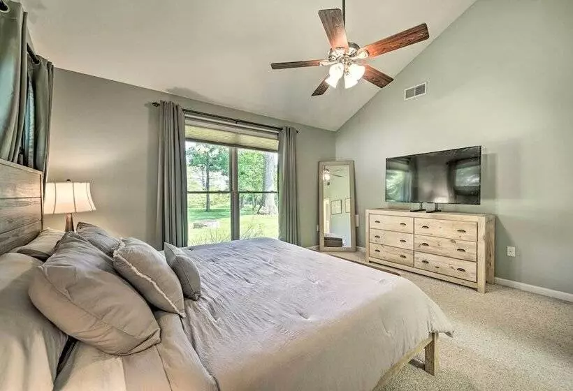 Chic Hedgesville Cabin W/ Golf Course Views!