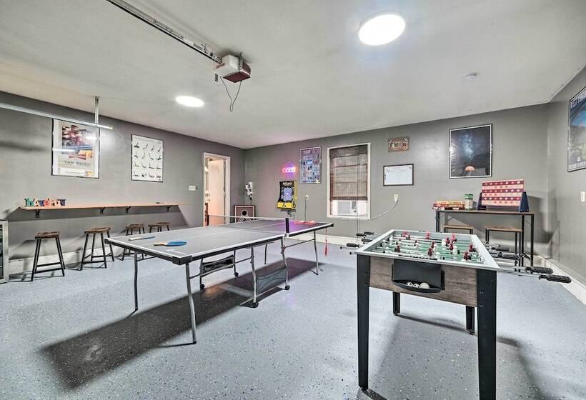 Chic Hedgesville Cabin W/ Golf Course Views!