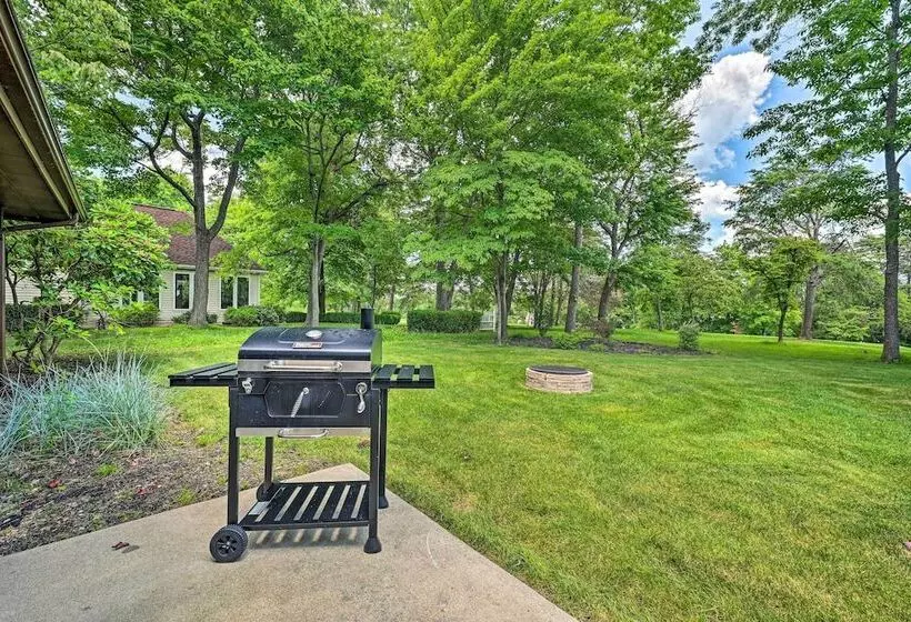 Chic Hedgesville Cabin W/ Golf Course Views!