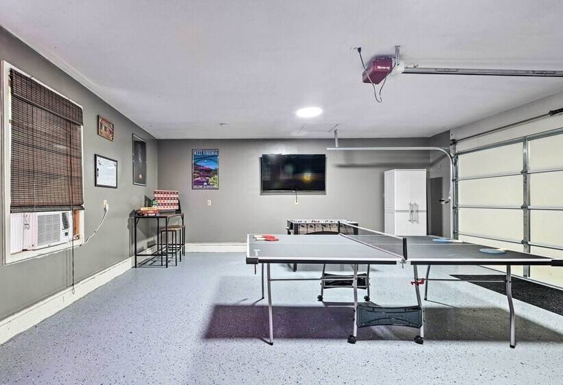 Chic Hedgesville Cabin W/ Golf Course Views!